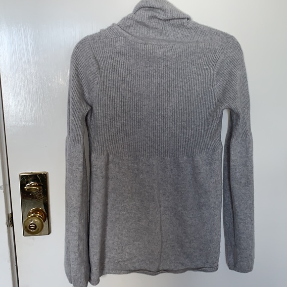 BCBGMazaria Gray cashmere sweater - Picture 4 of 9